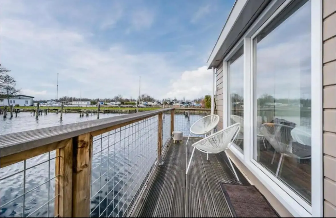Amsterdam Boathouse Apartment Aalsmeer